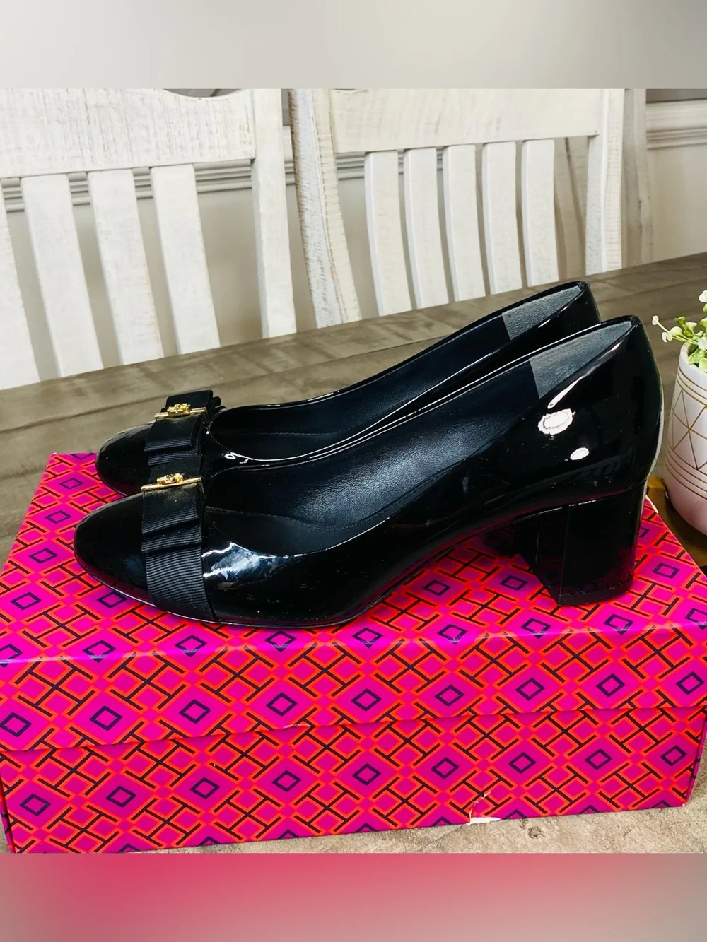Tory Burch Black Patent Leather Trudy Block Heel Pumps Bow Gold Hardware Sz 7